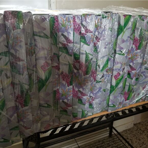 Large Gift box with ribbon - Picture 2 of 3